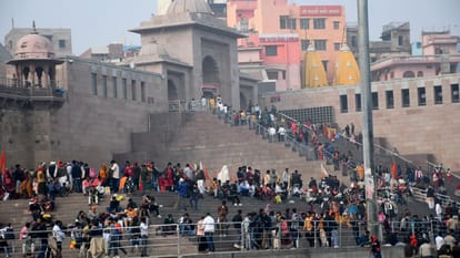 Online Darshan in kashi vishwanath mandir 700 devotees stuck traffic jam donated 10 lakhs in 16 days