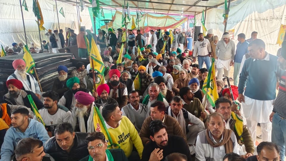 खनौरी बॉर्डर पर जुटे किसान।
