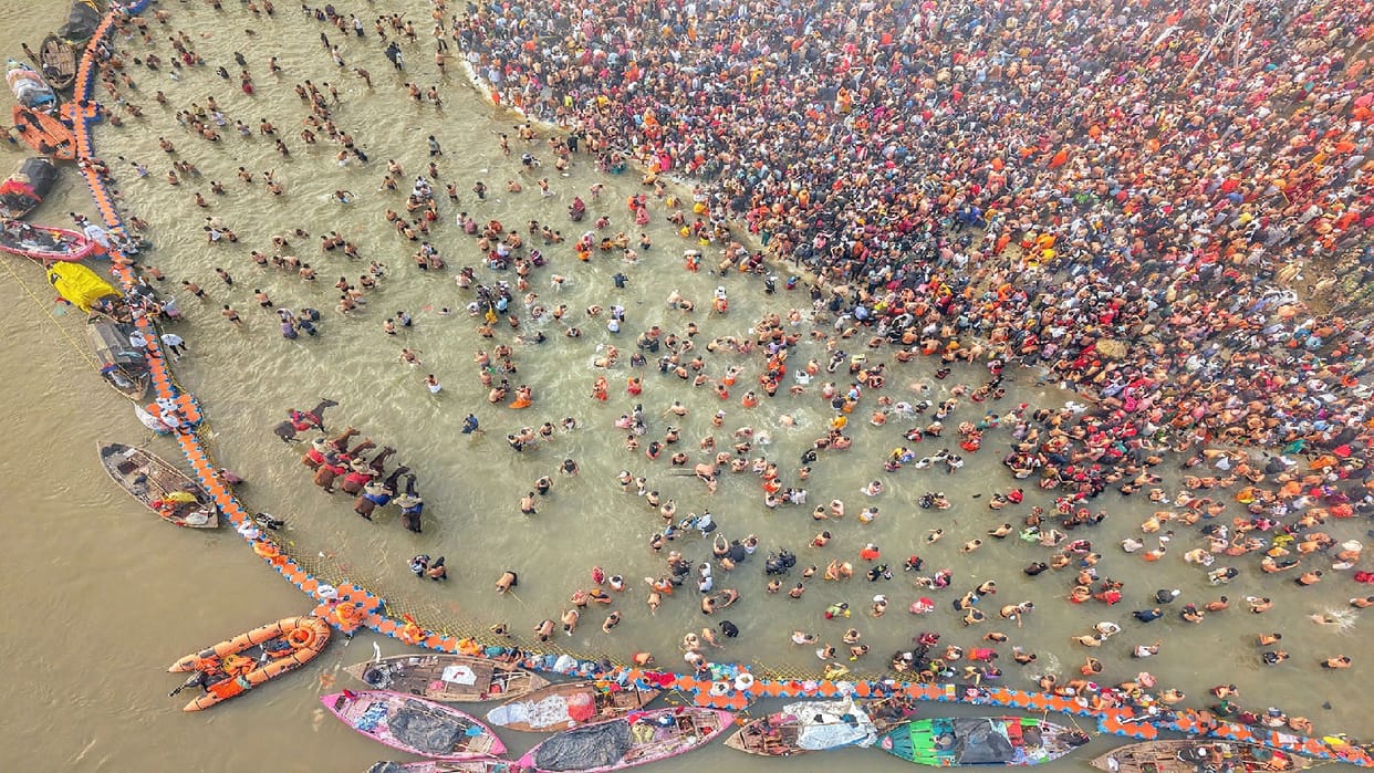 Mahakumbh 2025 Prayagraj to Banaras distance route train bus flight ticket