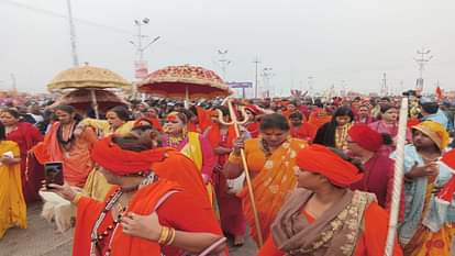 Mahakumbh : महिलाओं के अमृत स्नान की लड़ाई अब कोर्ट में आई, परी अखाड़े की ओर से दायर की गई याचिका Mahakumbh: The fight for women's nectar bath now comes to the court, petition filed by Pari Akhara