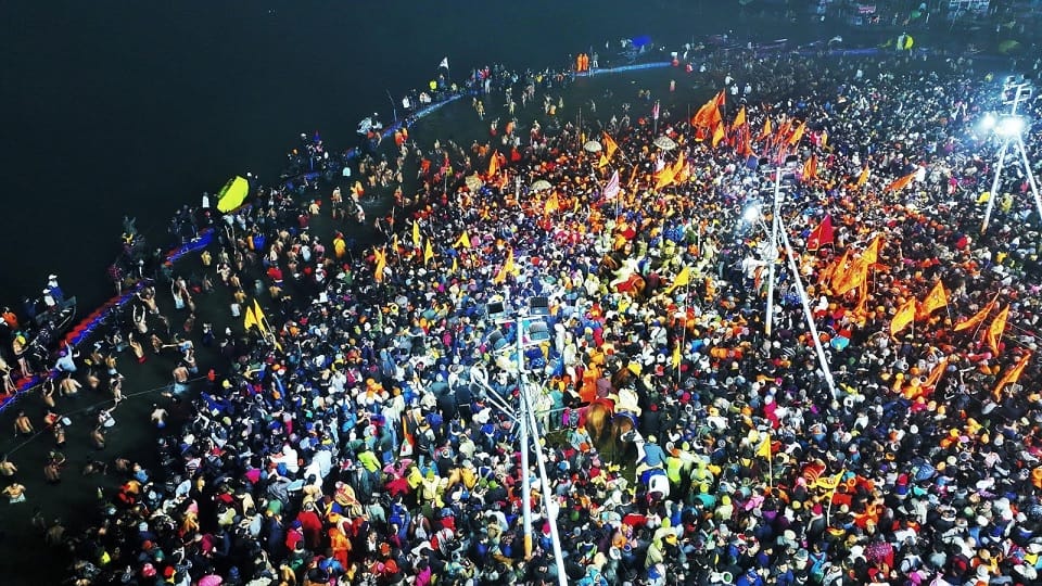 Mahakumbh 2025: Buses fell short in front of the crowd