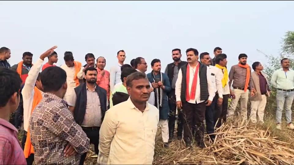 मौके पर मौजूद डिप्टी सीएम व अन्य