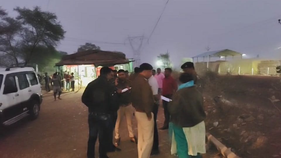 Rs 78 lakh looted two miscreants carried out incident shot the guard in the leg in Janjgir Champa