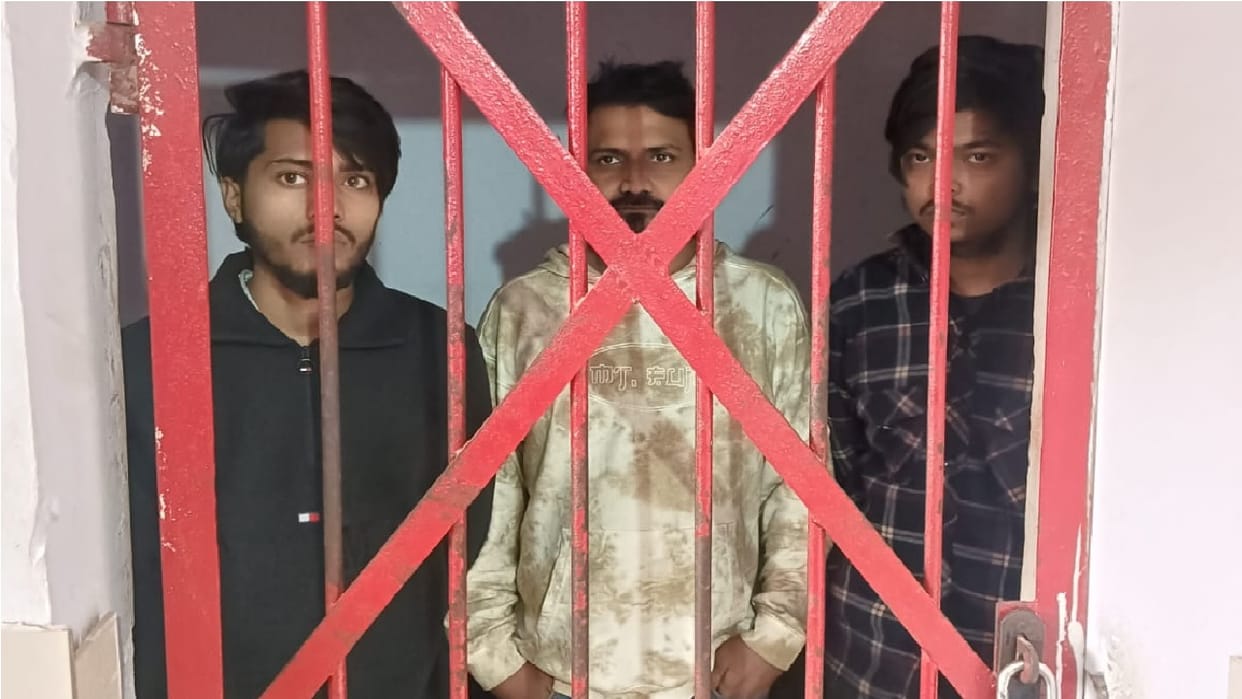 Girl held hostage and Group Misdeed in hookah bar in Gorakhpur