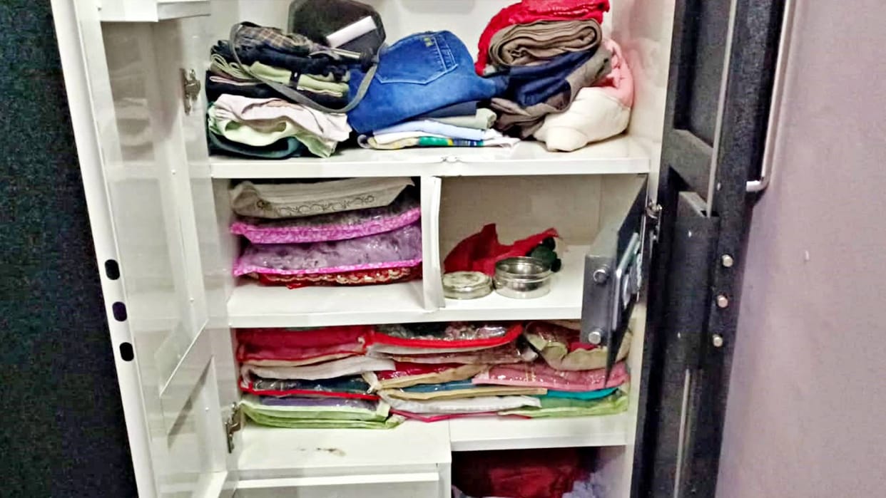 SawaiMadhopur Theft house broad daylight thieves stole jewelry worth about 12 lakh rupees police investigate
