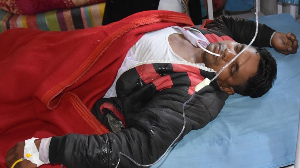 Saharanpur Crime News Family Consumes Poison Mother and Son Dead Delayed in Ambulance up News in Hindi