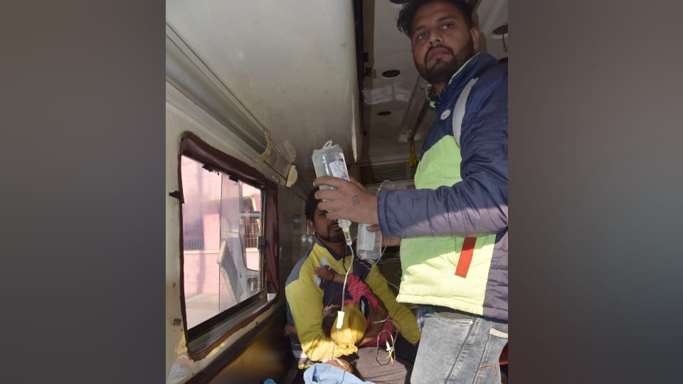 Saharanpur Crime News Family Consumes Poison Mother and Son Dead Delayed in Ambulance up News in Hindi