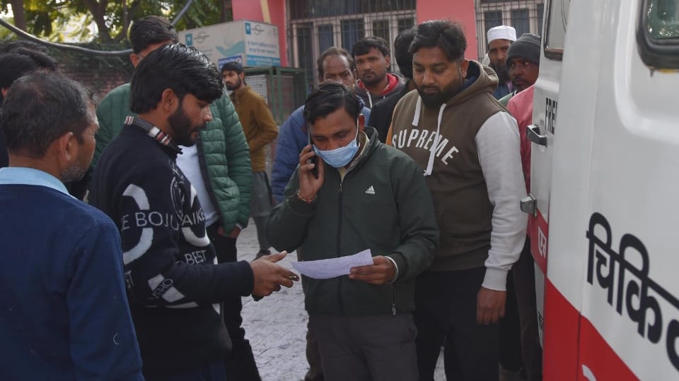 Saharanpur Crime News Family Consumes Poison Mother and Son Dead Delayed in Ambulance up News in Hindi