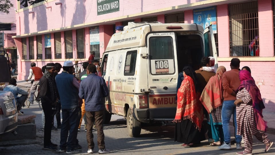 Saharanpur Crime News Family Consumes Poison Mother and Son Dead Delayed in Ambulance up News in Hindi