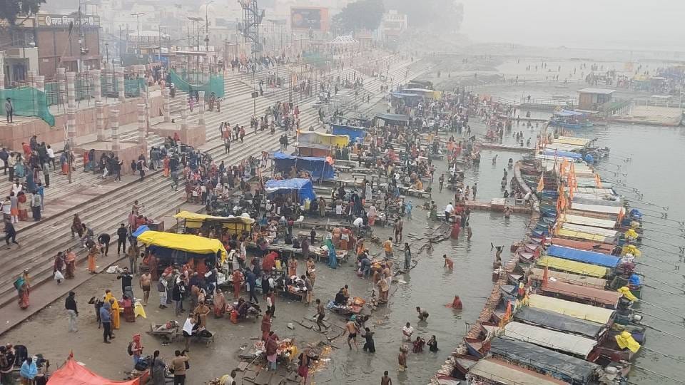 Makar Sankranti 2025: devotees took holy dip in Saryu river On Makar Sankranti