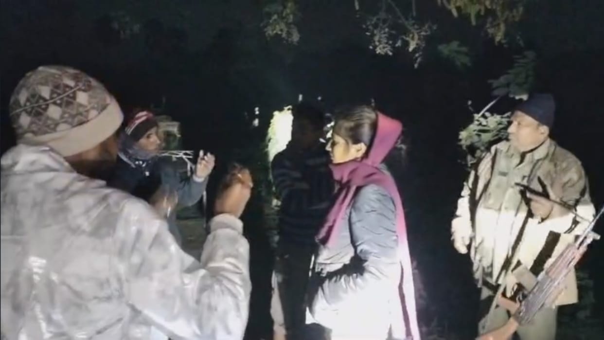 Vaishali Crime: Criminals robbed a finance employee at gunpoint, fled with bike, mobile, purse and other items