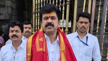 महाराष्ट्र बीड सरपंच खून प्रकरणात वॉलमिक कारडने पोटदुखीच्या तक्रारीनंतर रुग्णालयात दाखल केले