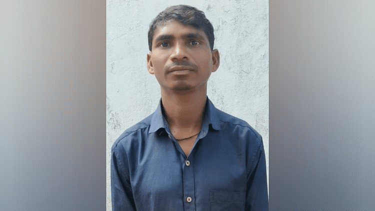 Bijapur:मुकेश हेमला का अपहरण कर हत्या करने में शामिल एक नक्सली गिरफ्तार, मुखबिरी के आरोप में किया था कत्ल