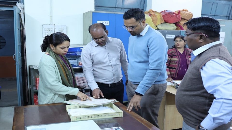 Collector issued notice to eight officers and 48 employees who did not reach Collectorate on time in Raigarh