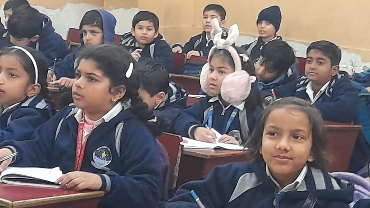 West UP News UP: Some relief from cold, all schools in Meerut opened from today, more than ten trains delayed