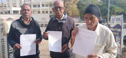 Sehore News: बीएसआई प्रापर्टी से मजदूरों को नोटिस देने का मामला गरमाया, कर्मचारी बोले- जमीन नहीं छोड़ेंगे The issue of giving notice to the workers from BSI property became heated in sehore