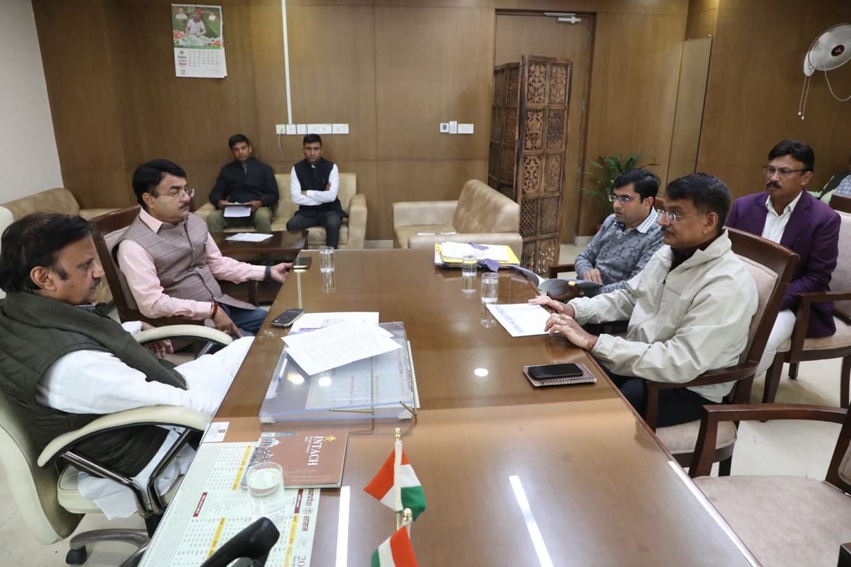 Bhopal: After the intervention of the former CM, the Deputy CM came into action, held a meeting of officials o