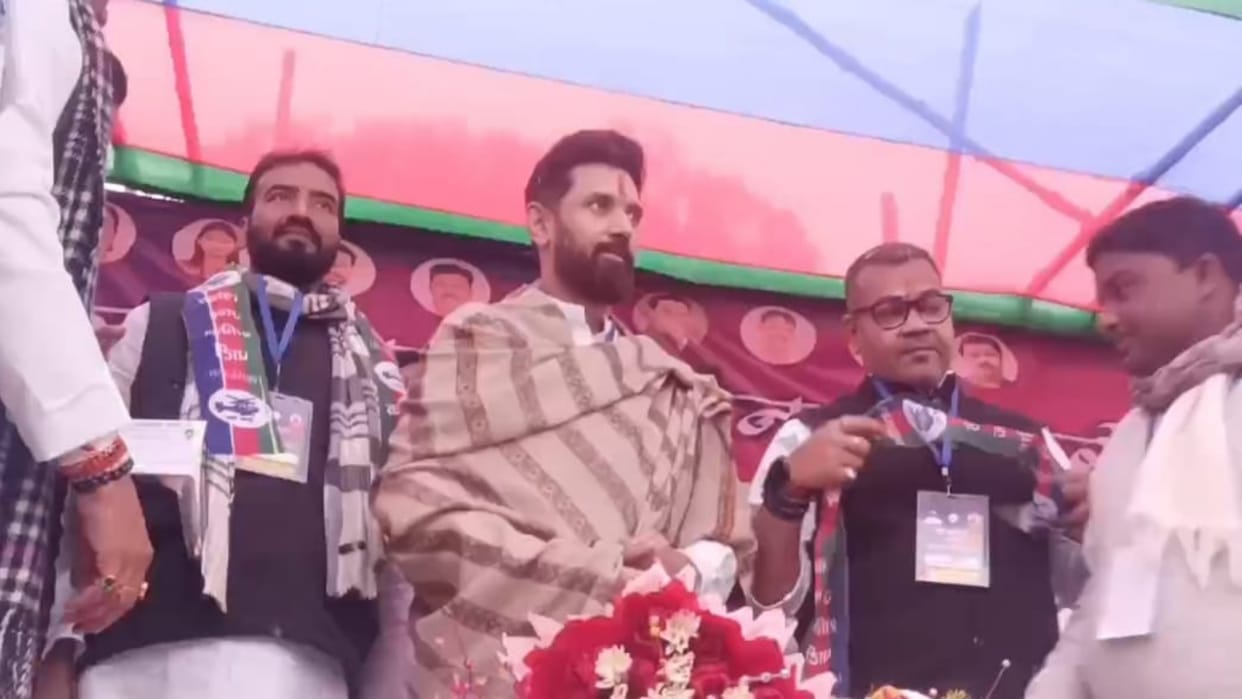 Bihar: New turn in Siwan politics; Famous Khan brothers join LJP, Chirag Paswan gives them a warm welcome