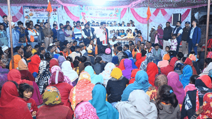 Deputy CM Vijay Sharma had to take help from children late at night in Kabirdham,