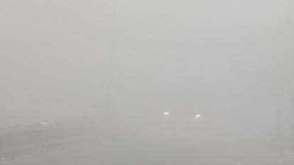 Schools opened in Lakhimpur Kheri amidst dense fog children shivering in cold