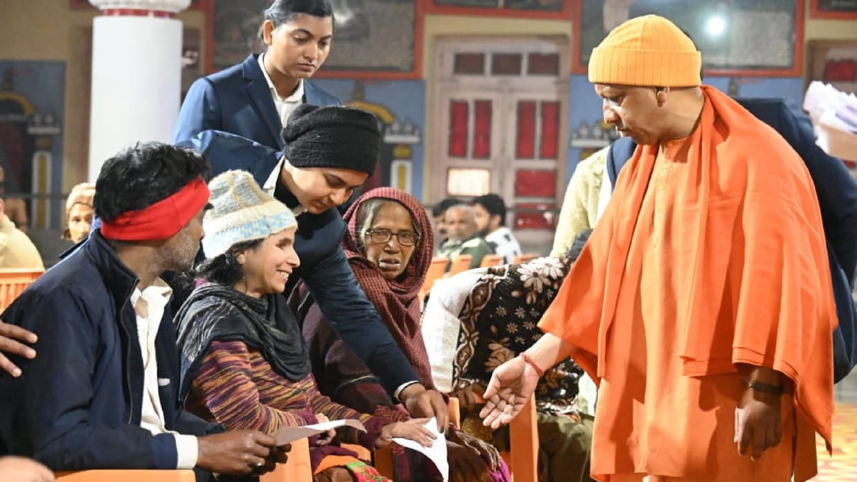 Chief Minister Yogi Adityanath heard the problems of 150 people in Janta Darshan in gorakhpur