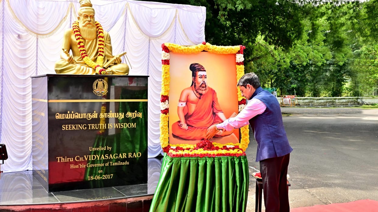 Governor Ravi honours Thiruvalluvar in saffron TamilNadu Congress demands his recall news in hindi