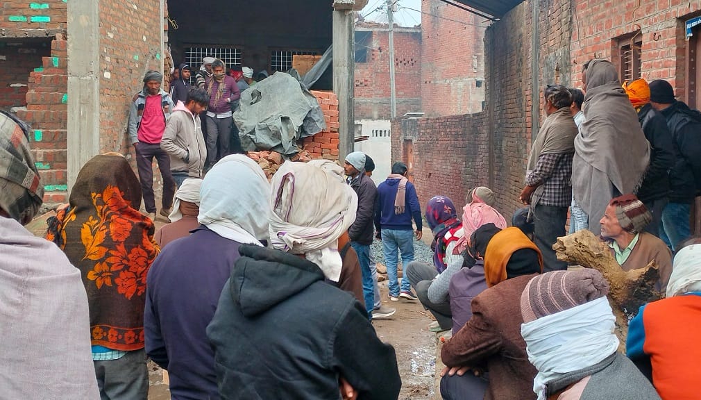 Srinagar road accident an unknown vehicle hit a Scorpio two died and two injured chaos among family members