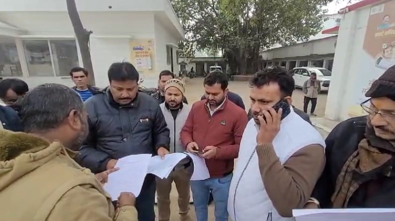Anarchists are putting pressure on bank officials union officials submitted a memorandum to the SP