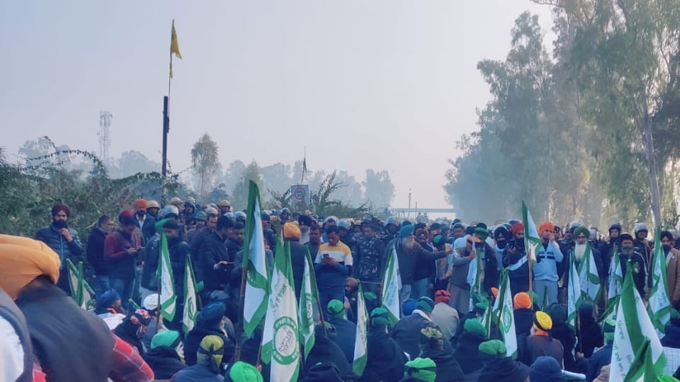 किसान आंदोलन में शामिल किसान।