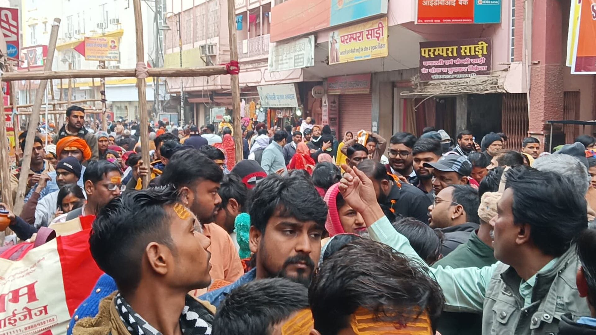Mahakumbh 2025 devotees crowd in kashi vishwanath temple see latest Photos