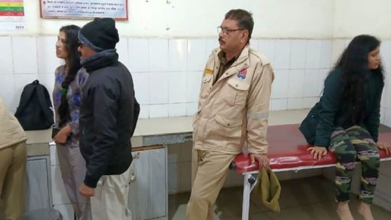 two lady constables suspended for fighting in Budaun