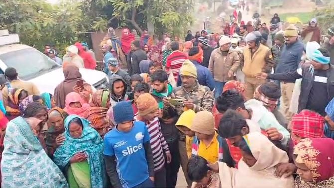 dead body missing boy found canal in chandauli family inconsolable search on two days