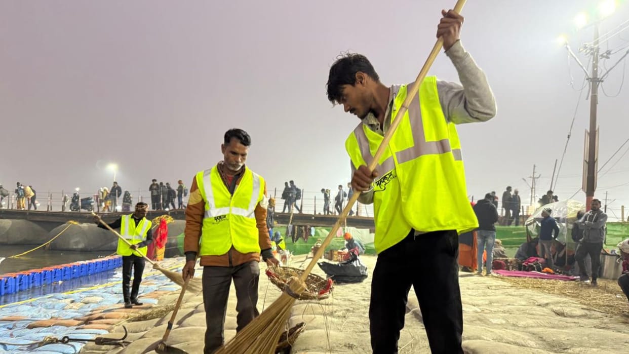 mahakumbh 2025 cleanliness modern technology and spirit of service among crores of devotees