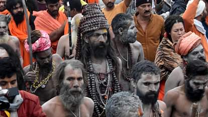 Mahakumbh 2025: त्रिवेणी के तट पर आस्था का सैलाब... भक्ति की लहरों में समाई दुनिया; इतने करोड़ ने लगाई डुबकी Mahakumbh 2025 flood of faith on coast of Triveni 3.5 crore devotees took a dip amrit snan shahi snan