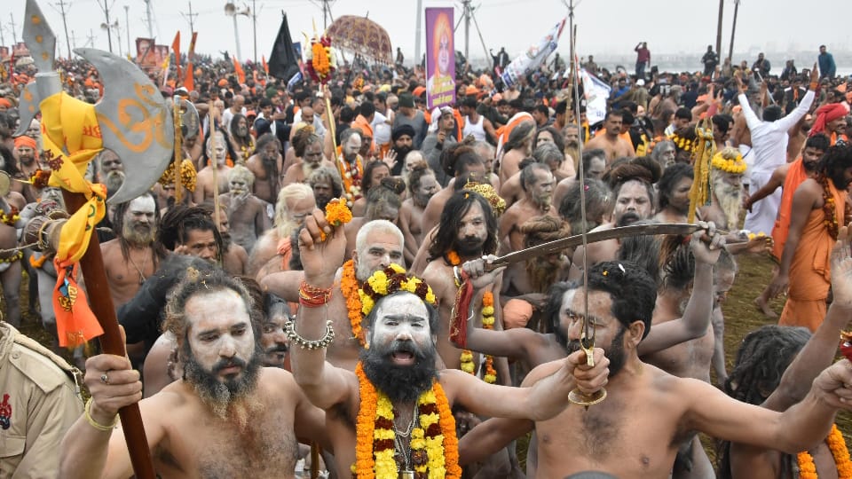 Mahakumbh 2025 flood of faith on coast of Triveni 3.5 crore devotees took a dip amrit snan shahi snan