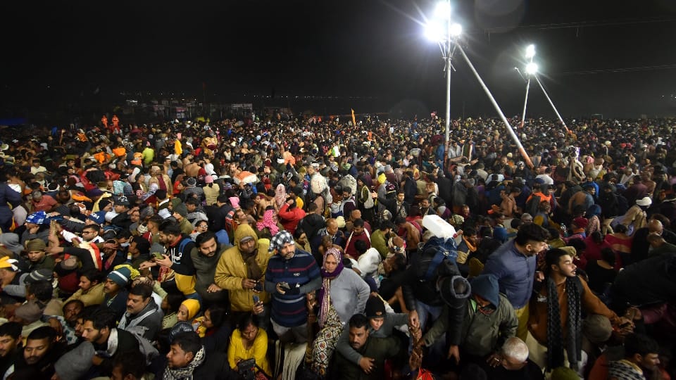 Maha Kumbh 2025 Devotees had come to take a holy dip Police turned whole city around