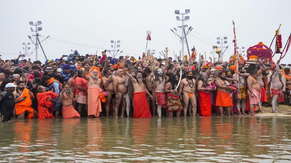 Mahakumbh 2025 flood of faith on coast of Triveni 3.5 crore devotees took a dip amrit snan shahi snan