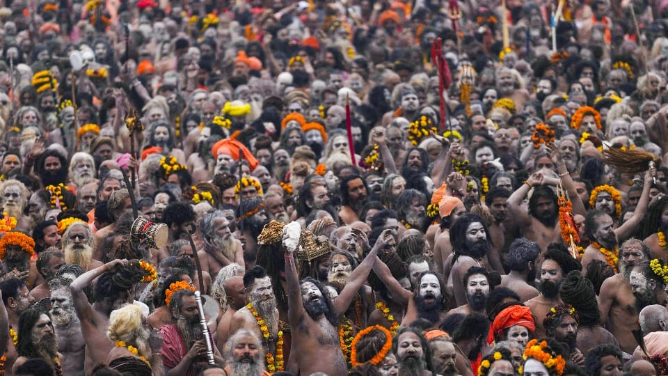 Maha Kumbh 2025 Devotees had come to take a holy dip Police turned whole city around
