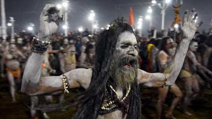 Mahakumbh 2025: त्रिवेणी के तट पर आस्था का सैलाब... भक्ति की लहरों में समाई दुनिया; इतने करोड़ ने लगाई डुबकी Mahakumbh 2025 flood of faith on coast of Triveni 3.5 crore devotees took a dip amrit snan shahi snan