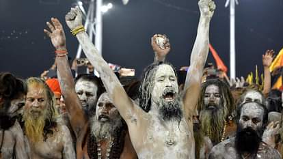 Mahakumbh 2025: त्रिवेणी के तट पर आस्था का सैलाब... भक्ति की लहरों में समाई दुनिया; इतने करोड़ ने लगाई डुबकी Mahakumbh 2025 flood of faith on coast of Triveni 3.5 crore devotees took a dip amrit snan shahi snan