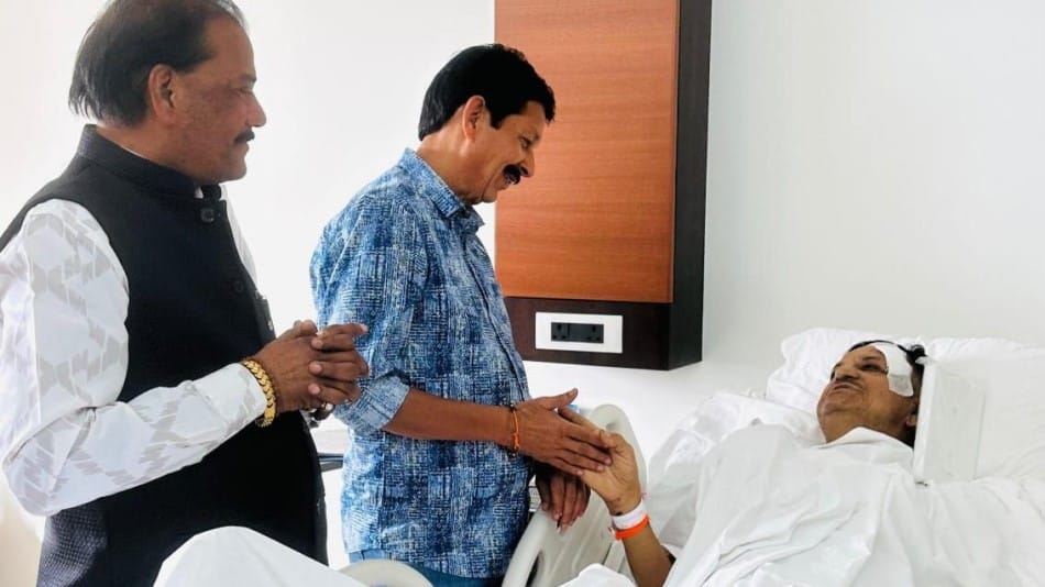 indore news mayor pushyamitra bhargav father accident