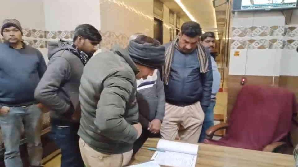 Uttarakhand News four members of family died went to Mehandipur Balaji Hotel Room Number 119