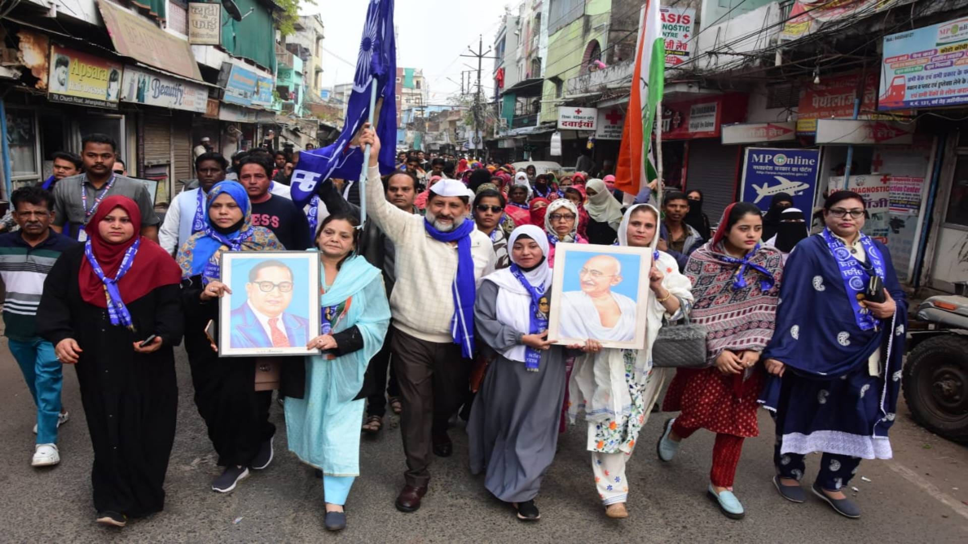 MP News MLA Arif Masood came out to save Constitution capital Bhopal large number of people accompanied him