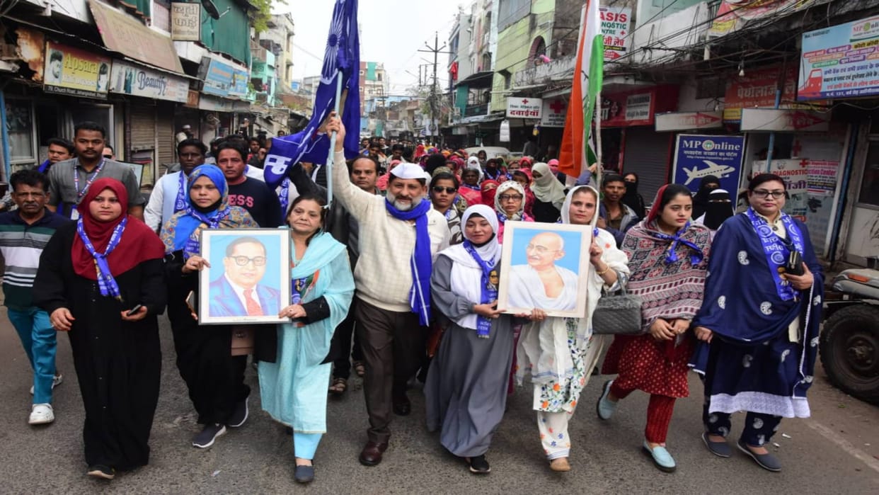 MP News MLA Arif Masood came out to save Constitution capital Bhopal large number of people accompanied him