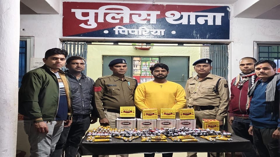 पुलिस की गिरफ्त में आरोपी