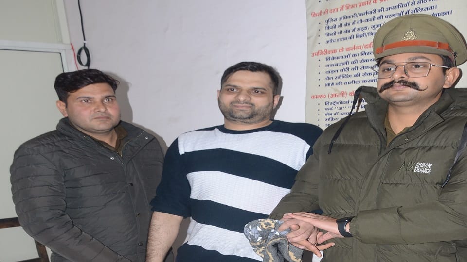 Salman was hiding in the house, after seeing the police he jumped from the roof, his leg was broken
