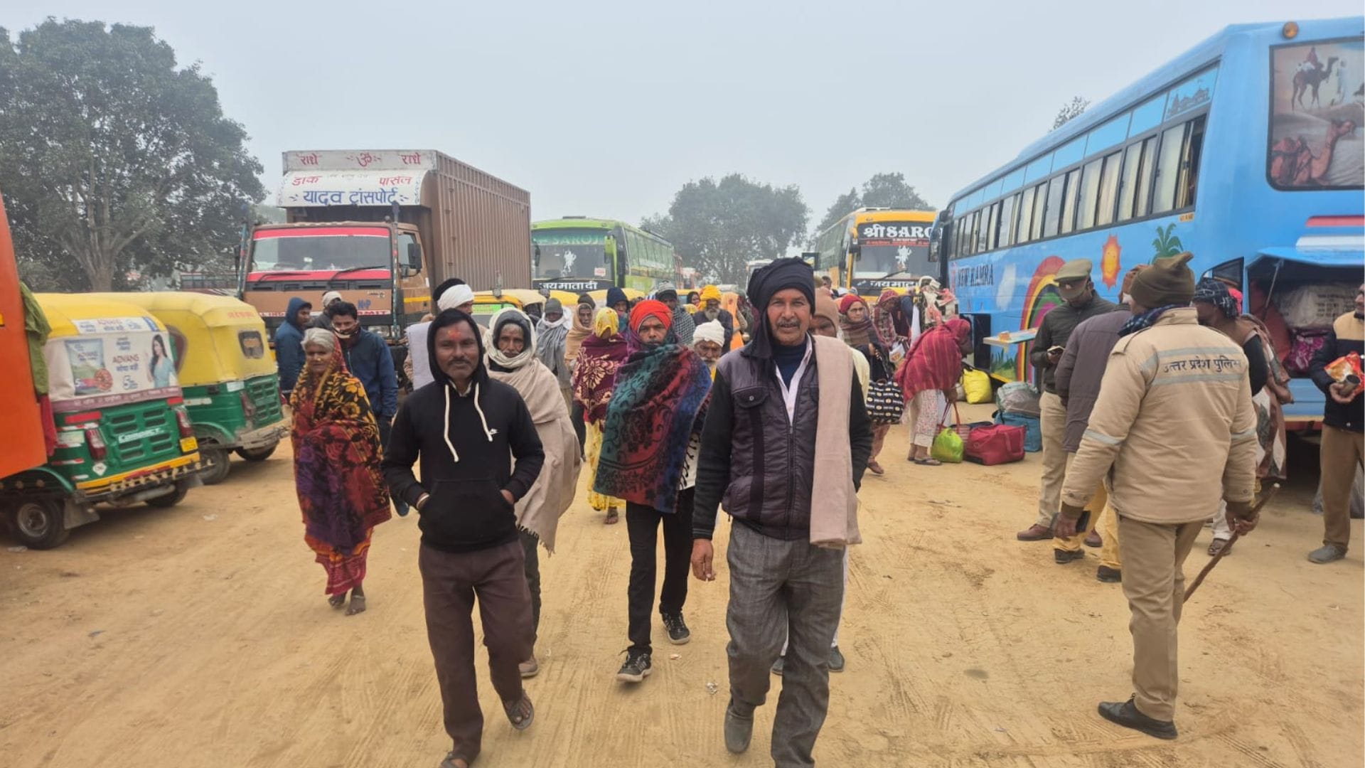 Mahakumbh 2025 devotees crowd in kashi vishwanath temple see latest Photos