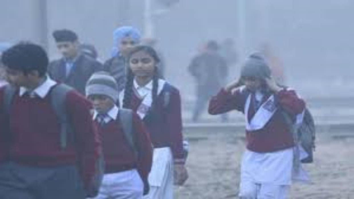 Rajasthan Weather Update: School holidays extended due to severe cold wave, rain warning in 17 cities today