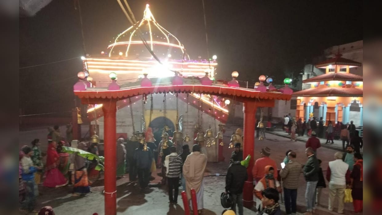 Saharsa: 56 bhogs served at Ugratara Temple Shakti Peeth on Makar Sankranti at midnight, huge crowd gathered