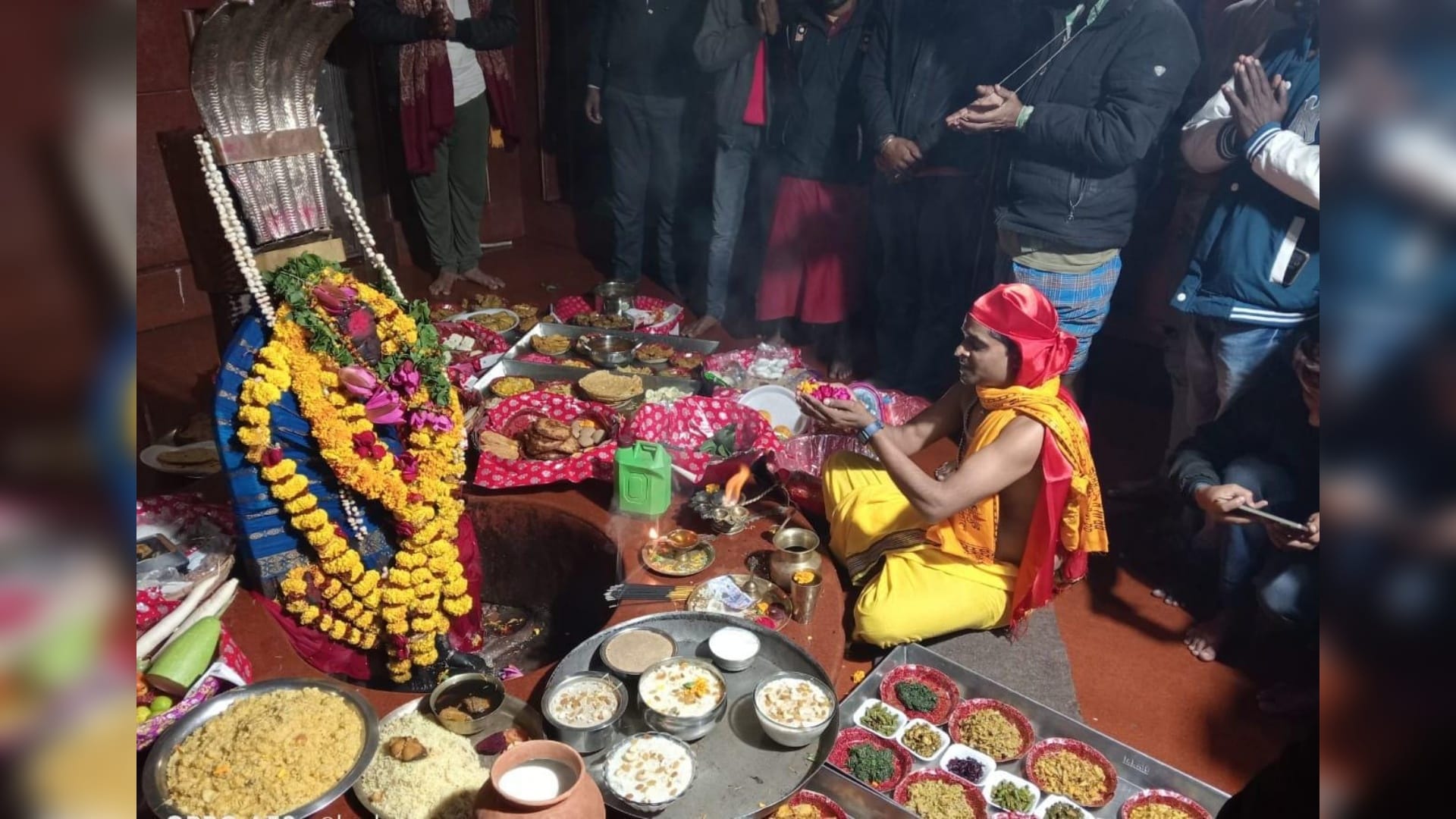 Saharsa: 56 bhogs served at Ugratara Temple Shakti Peeth on Makar Sankranti at midnight, huge crowd gathered